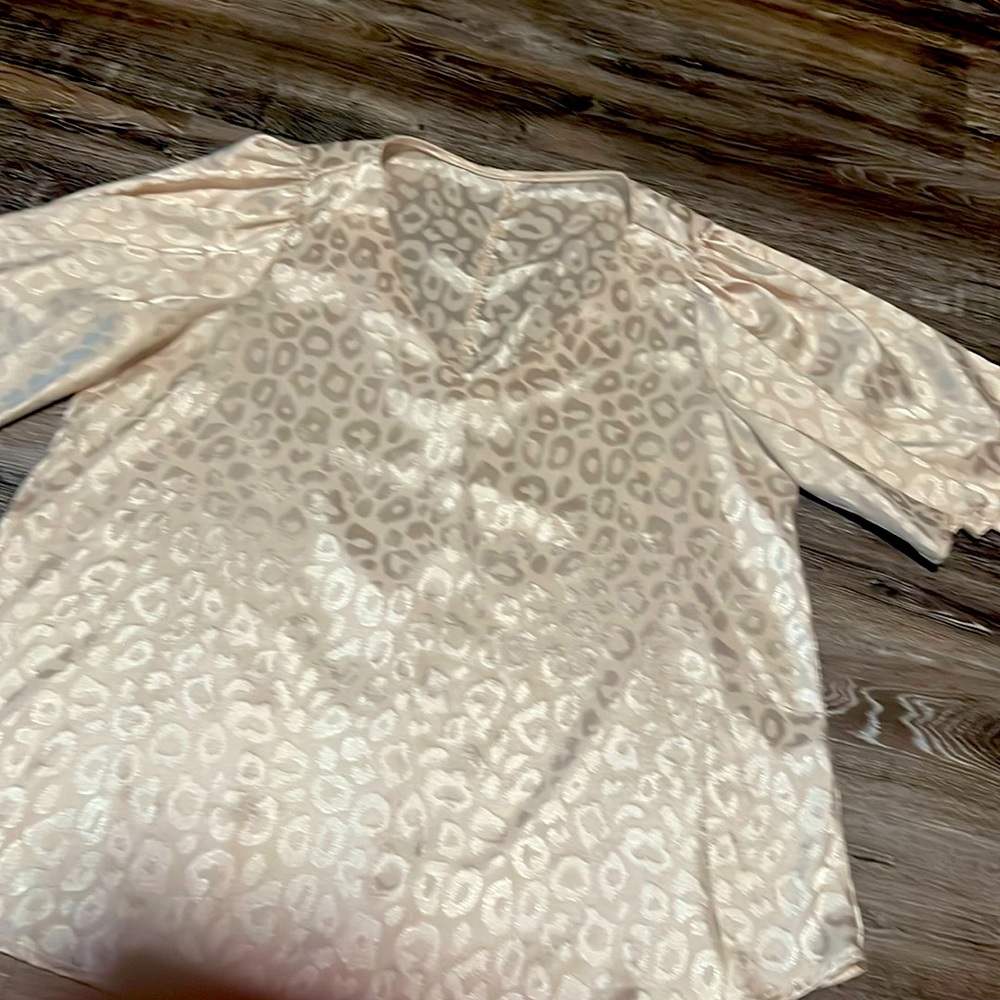 Women’s boutique- cream colored top
